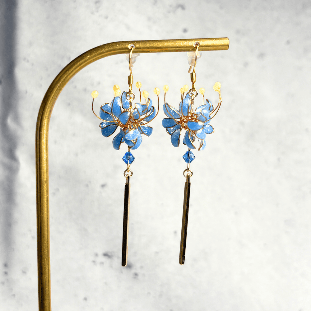 【彼岸花/曼珠沙華】ピアス ブルー/サージカルステンレス/金属アレルギー対応/揺れるデザイン/受注生産 | 5枚目